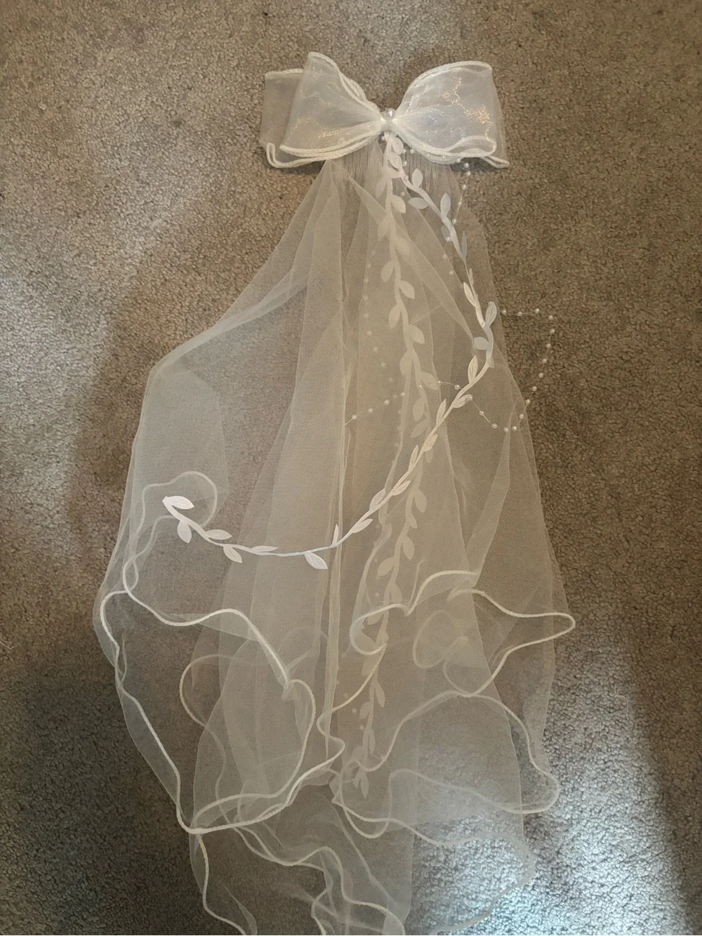 Sheer White Bridal Bow Veil with Leaf Trim